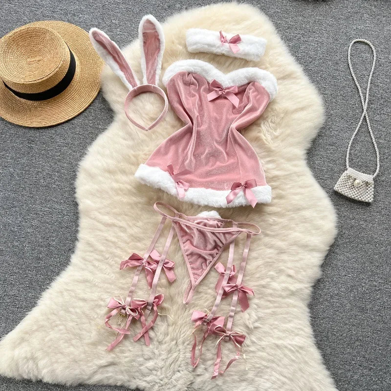 Elegant and sexy women's lingerie set – includes bra and panty for a flattering, confident look. Perfect blend of comfort and allure!