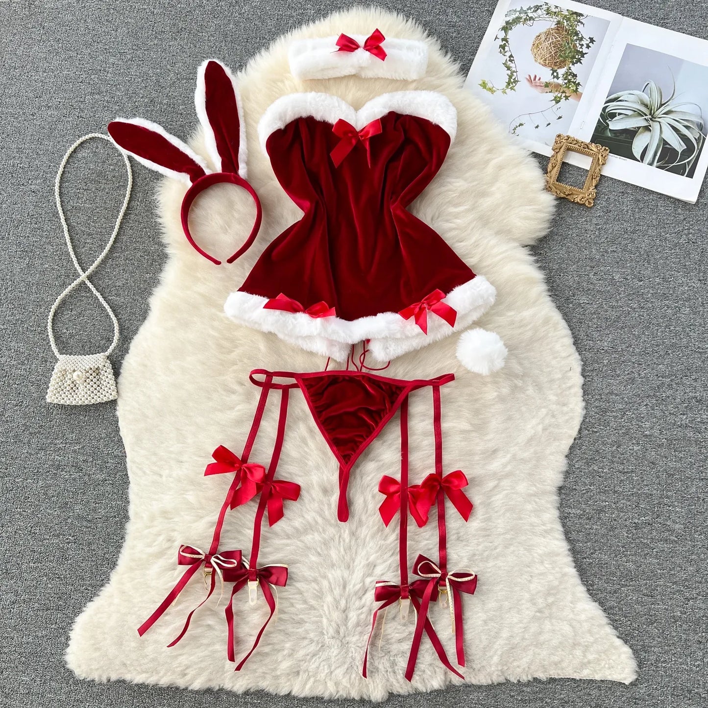 Elegant and sexy women's lingerie set – includes bra and panty for a flattering, confident look. Perfect blend of comfort and allure!
