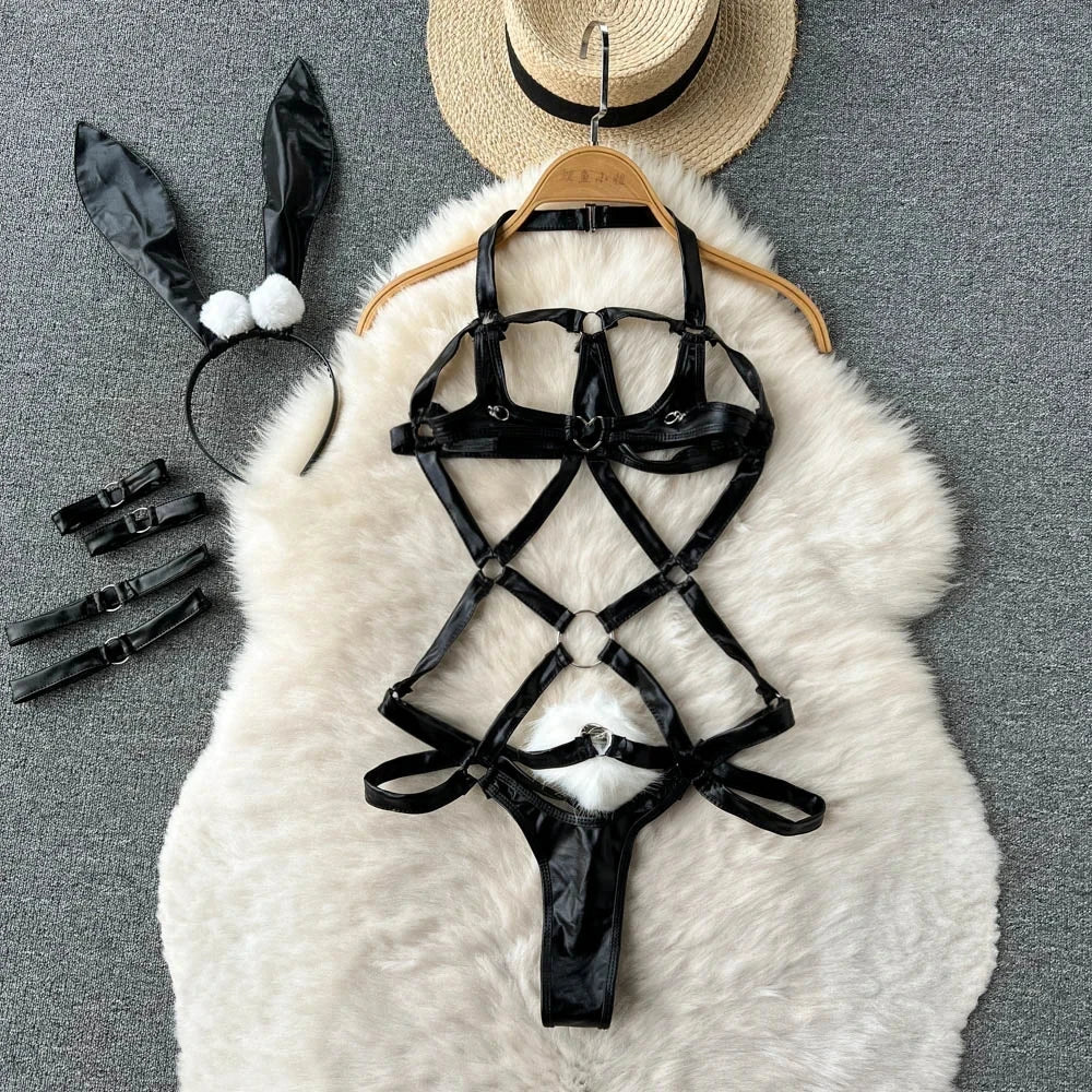 Elegant and sexy women's lingerie set – includes bra and panty for a flattering, confident look. Perfect blend of comfort and allure!