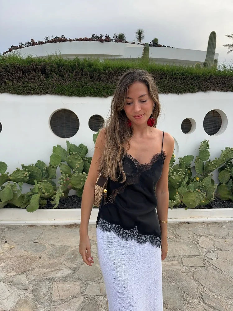 Sexy Chic Black Lace Cami Tops Women V Neck Patchwork Sleeveless Y2k Girl Tops Fashion 2025 Summer Holiday Beach Tank Tops